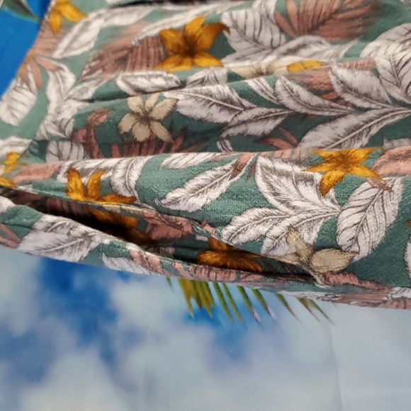 Aeropostale shorts with Elastic back waist and side pockets women's size… - Picture 2 of 4